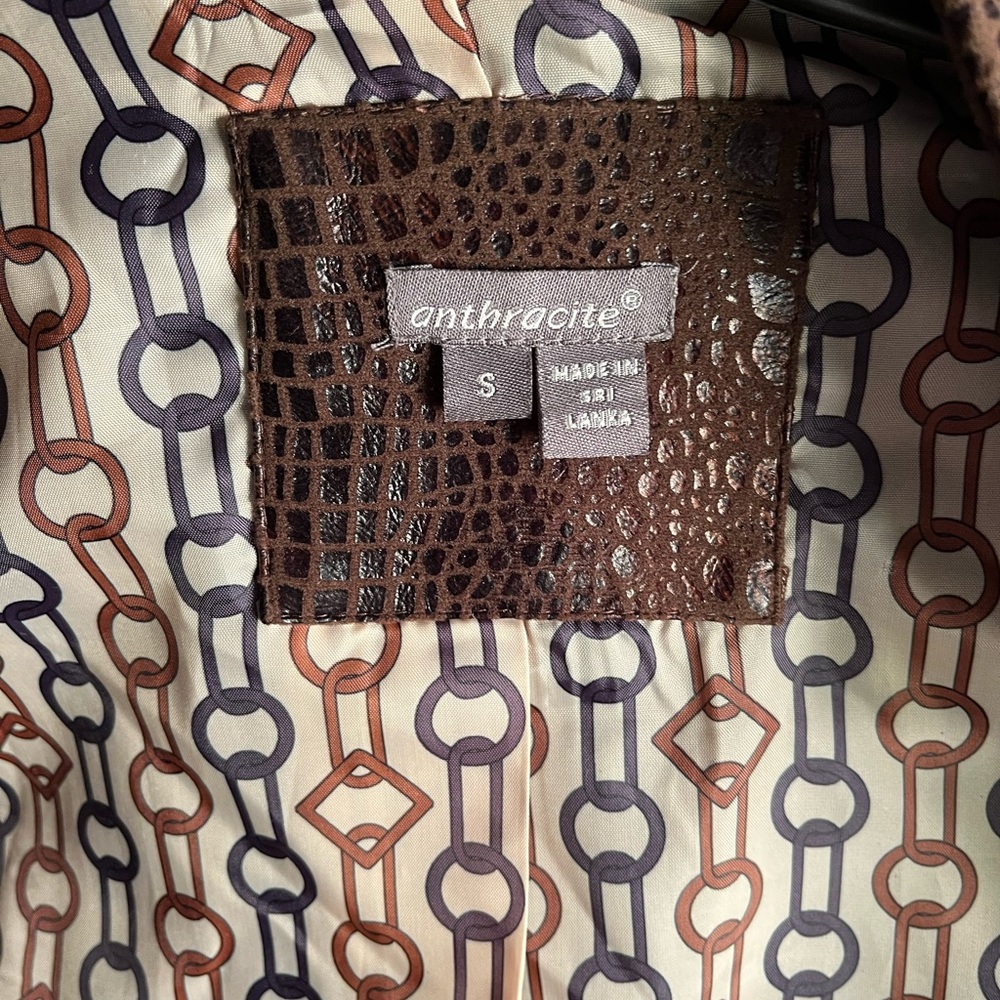 Stylist Jacket - Picture 2 of 3